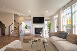 5205 Ridgeview Retreat Dr in Chantilly, VA - Building Photo - Building Photo