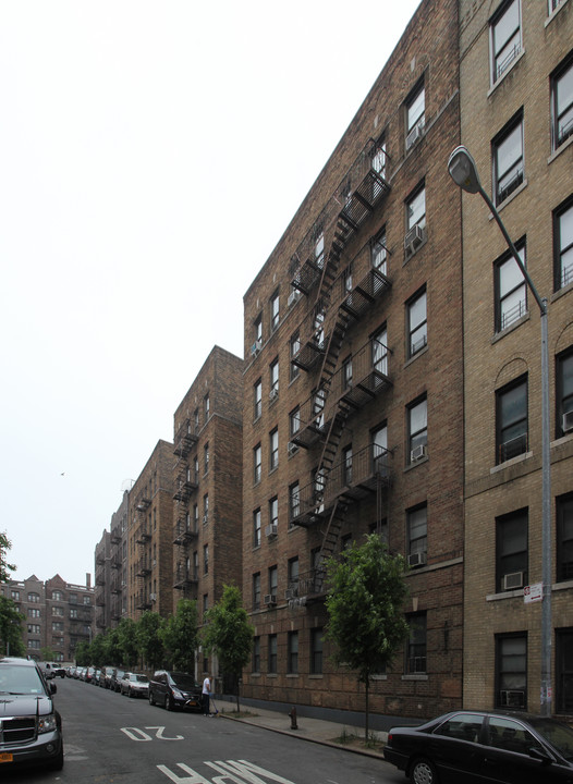 10-20 Cooper St in New York, NY - Building Photo