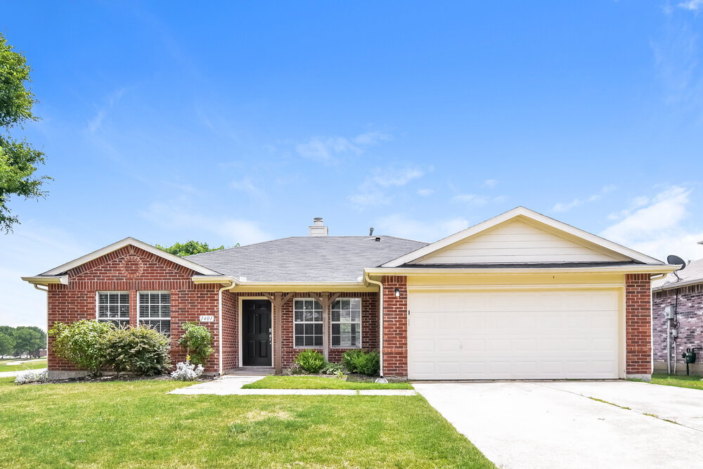 1401 Buckingham Dr in Forney, TX - Building Photo