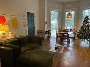 215 W Gwinnett St, Unit Apt. 1 in Savannah, GA - Foto de edificio - Building Photo