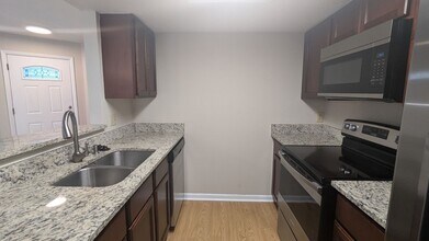 5614 Colony Pine Cir in Jacksonville, FL - Building Photo - Building Photo