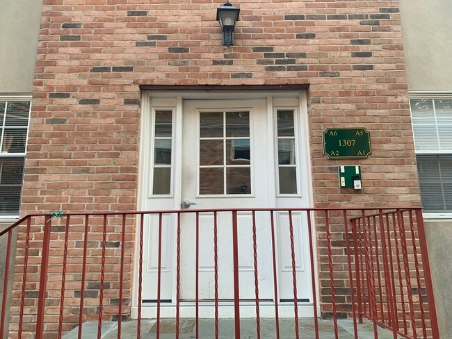 1307 Hope St in Stamford, CT - Building Photo - Building Photo