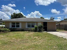 5903 Richard Pl in Sarasota, FL - Building Photo