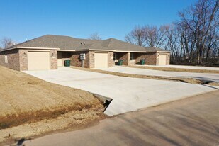 407 E Tonner Ave in Calera, OK - Building Photo