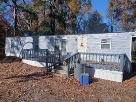 3045 Crestview Dr in Florence, SC - Building Photo