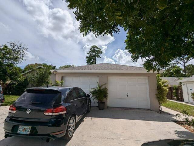 property at 1157 Hyacinth Pl