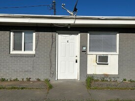 928 W Ruby St in Pasco, WA - Building Photo