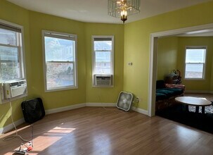 27R Albion St, Unit 2 in Somerville, MA - Building Photo - Building Photo