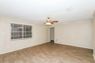 717 Academy Ln in Deer Park, TX - Building Photo - Building Photo
