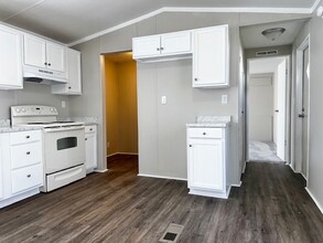 605 Aster Bend in Timmonsville, SC - Building Photo - Building Photo