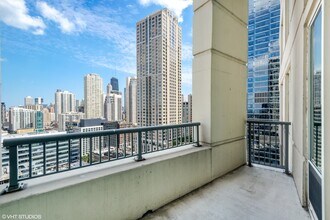 345 N La Salle Dr, Unit 4302 in Chicago, IL - Foto de edificio - Building Photo