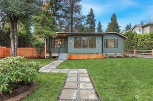 11025 17th Ave NE in Seattle, WA - Building Photo