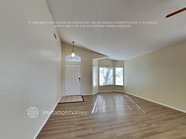 7302 N 76th Dr in Glendale, AZ - Foto de edificio - Building Photo