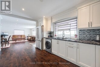 18166 Leslie St in East Gwillimbury, ON - Building Photo - Building Photo