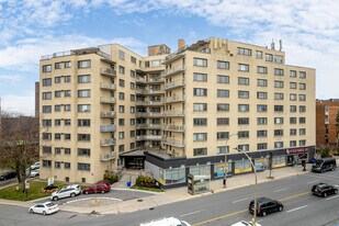 5599 Cote Saint Luc Rd Apartments