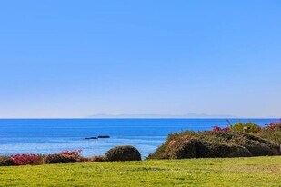 235 Avenida Lobeiro in San Clemente, CA - Building Photo