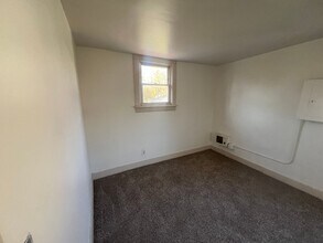 2417 W Jolly Rd in Lansing, MI - Building Photo - Building Photo