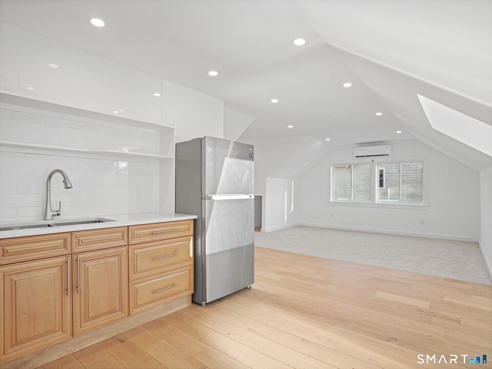 54 Richmondville Ave in Westport, CT - Building Photo