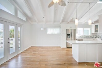 122 Montreal St in Los Angeles, CA - Building Photo - Building Photo