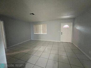 6022 Funston St in Hollywood, FL - Foto de edificio - Building Photo