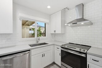 6131 N Granite Reef Rd in Scottsdale, AZ - Building Photo - Building Photo