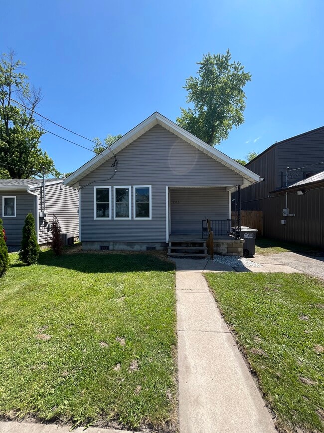 property at 1320 Fairlawn Ave