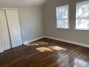 1009 E Sherman Dr in Denton, TX - Building Photo - Building Photo