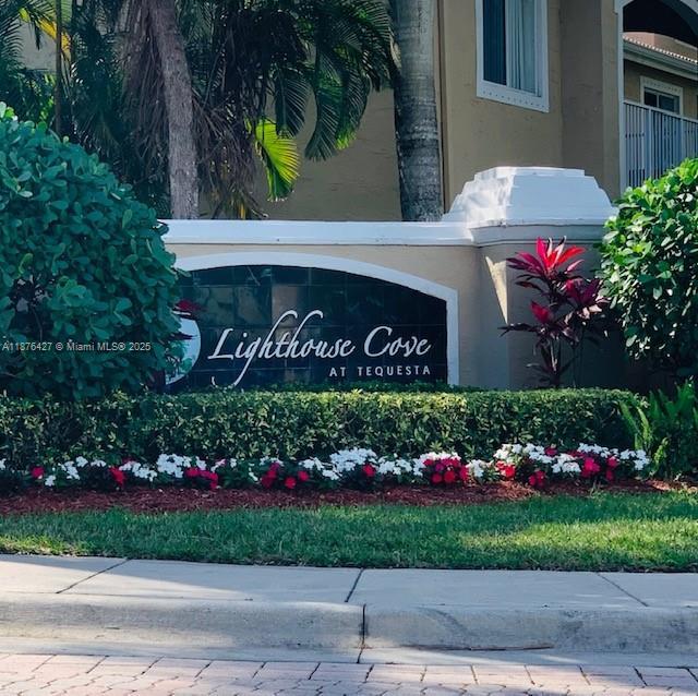 260 Village Blvd in Tequesta, FL - Building Photo