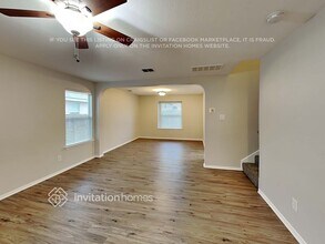 9010 Clearwood Pth in Universal City, TX - Foto de edificio - Building Photo