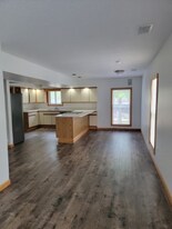 955 W 10th St in Erie, PA - Building Photo