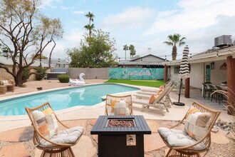 8320 E Buena Terra Way in Scottsdale, AZ - Building Photo - Building Photo