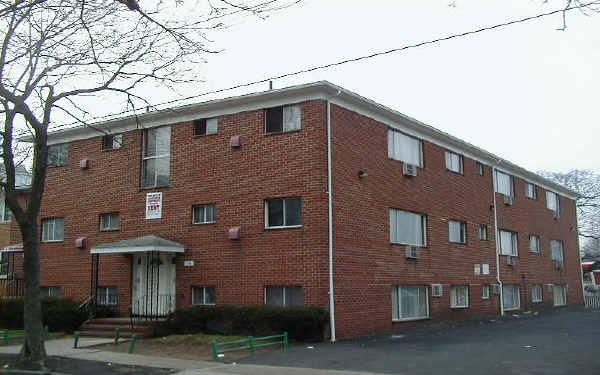 19 Bruen Ave in Irvington, NJ - Building Photo