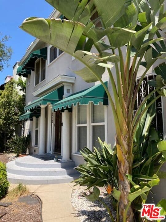 1212 S Tremaine Ave, Unit 1212 in Los Angeles, CA - Building Photo - Building Photo