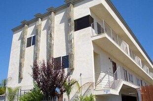 11339 Oxnard St. in North Hollywood, CA - Building Photo