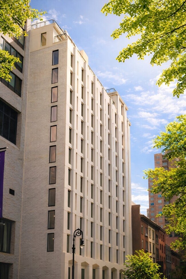 313 E 17th St, Unit 2A in New York, NY - Foto de edificio - Building Photo