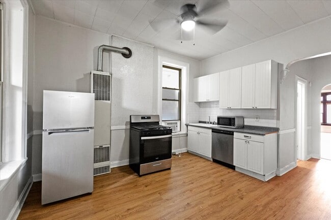 property at 1013 N Winchester Ave