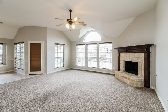 211 Gatehouse Dr in Red Oak, TX - Building Photo - Building Photo