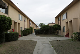 7800-7808 Wilcox Ave in Bell Gardens, CA - Building Photo - Building Photo