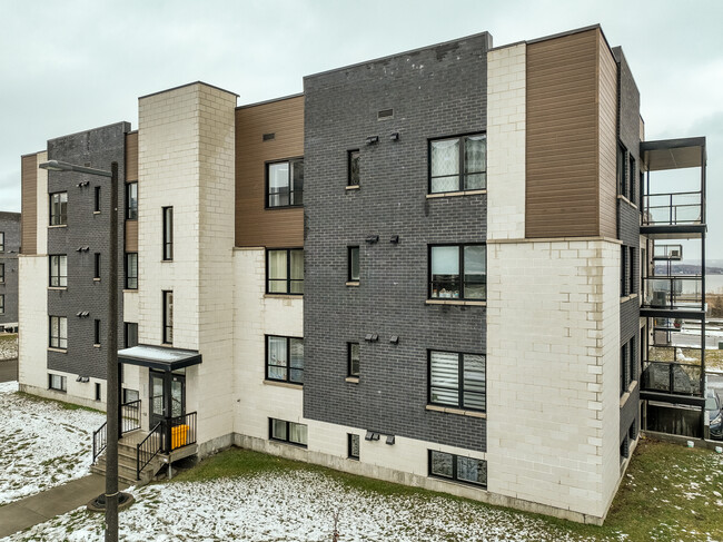 203 Françoise-Garnier Rue in Québec, QC - Building Photo - Building Photo