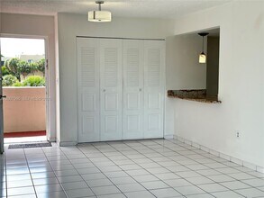 802 NW 87th Ave in Miami, FL - Building Photo - Building Photo