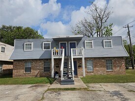 1502 Oleander in La Marque, TX - Building Photo