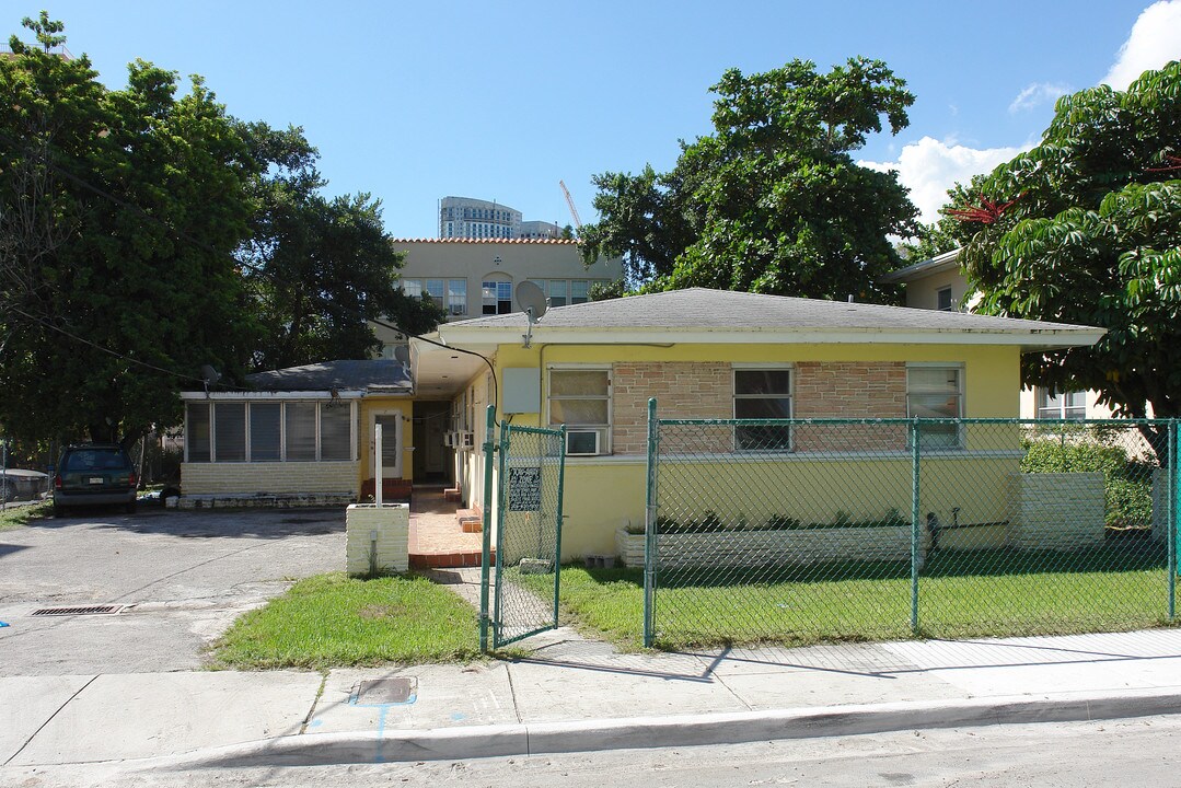 470 NE 25th St in Miami, FL - Foto de edificio