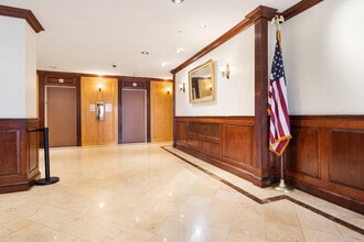 10 Huron Ave in Jersey City, NJ - Foto de edificio - Building Photo