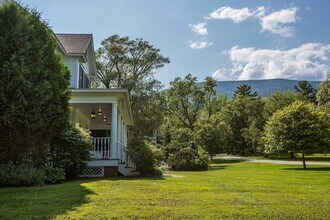 163 Taconic Rd in Manchester, VT - Foto de edificio - Building Photo