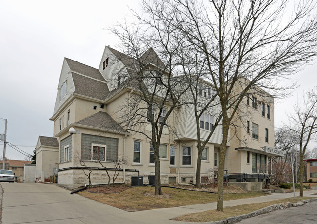 Vets Place Central in Milwaukee, WI - Building Photo - Building Photo