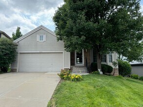 546 S 188th Ave Cir in Omaha, NE - Foto de edificio - Building Photo