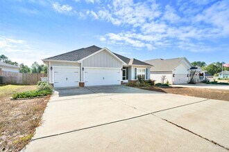 7907 Majestic Cypress Dr in Milton, FL - Building Photo - Building Photo