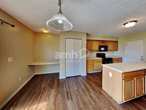 5525 Village Grove Ln in Canal Winchester, OH - Building Photo - Building Photo