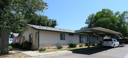 3259 W Clinton Ave in Fresno, CA - Building Photo - Building Photo