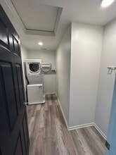 127 John St, Unit Apt 2 in Dekalb, IL - Foto de edificio - Building Photo